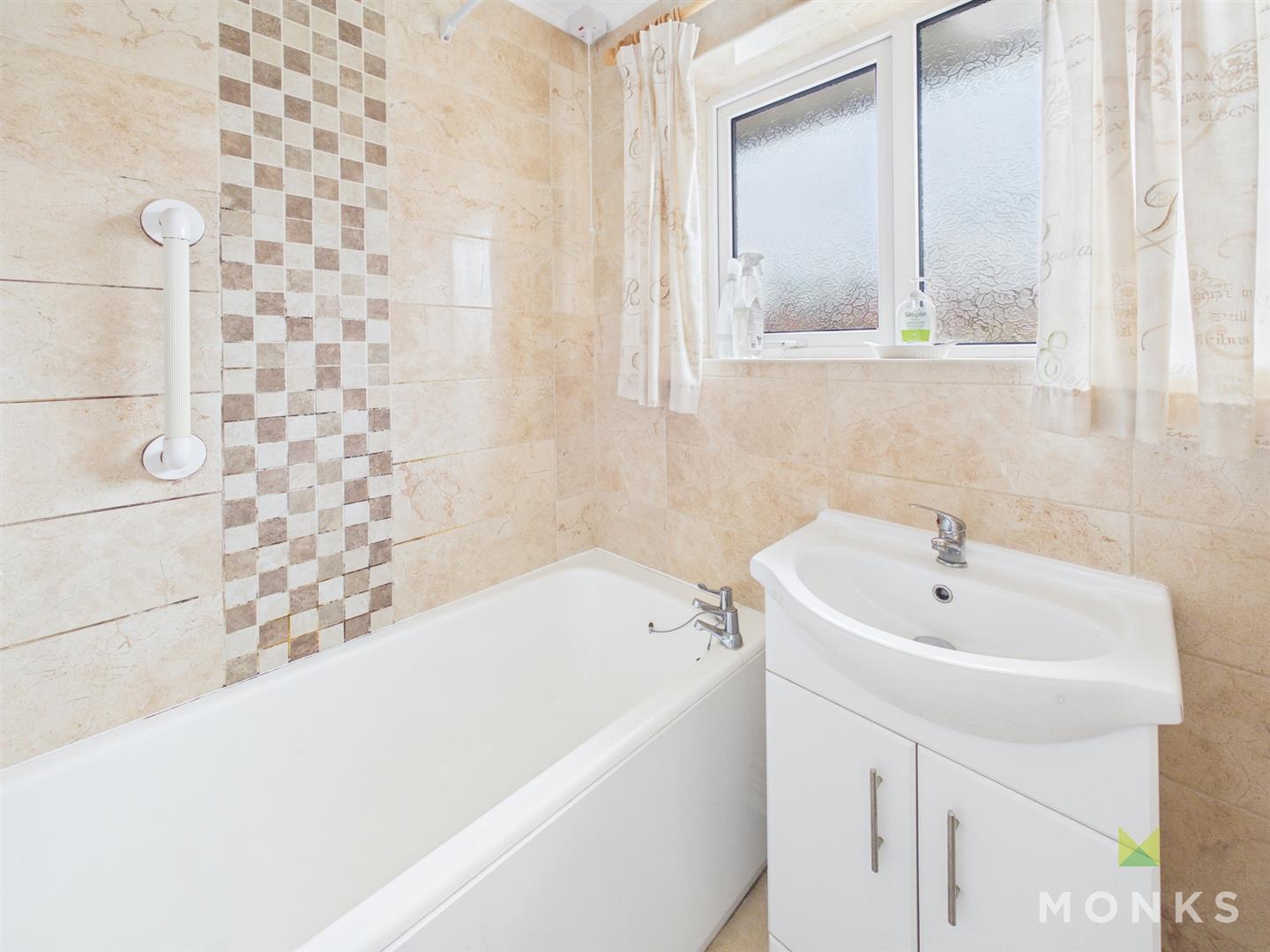 86 Vyrnwy Road, Oswestry, SY11 1NZ For Sale